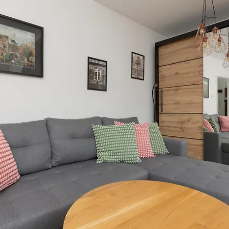 Hotel Family With 3 Bedrooms & Ac Near Metro Stoklosy By Renters *