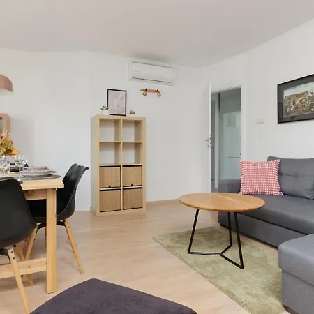 Hotel Family With 3 Bedrooms & Ac Near Metro Stoklosy By Renters Warszawa