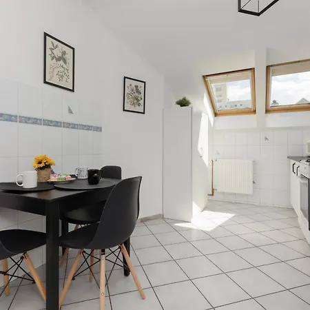 Hotel Family With 3 Bedrooms & Ac Near Metro Stoklosy By Renters Warszawa